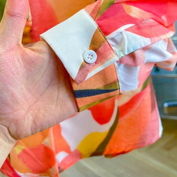 New Floral Print Button-Up Blouse - Picture 5 of 7